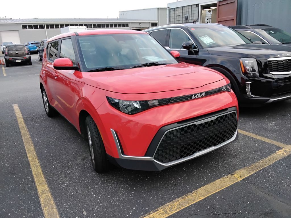 Used 2023 Kia Soul LX w/ LX Technology Package FWD image 12