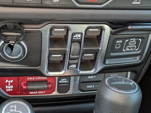 Used 2026 Jeep Gladiator Mojave AWD/4WD image 16