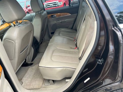 Used 2013 Lincoln MKX AWD image 2