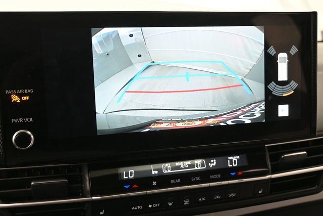 Used 2025 Toyota Sienna XLE FWD image 28
