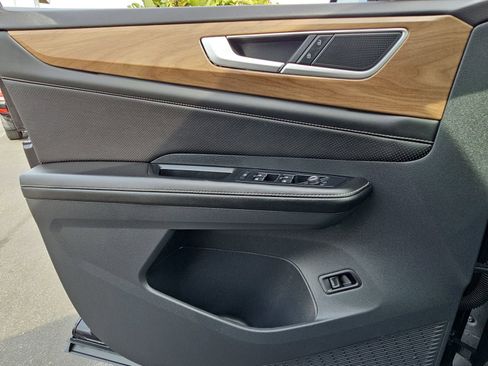 Used 2024 Volkswagen Atlas SE image 28