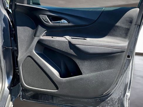 Used 2022 Chevrolet Equinox RS w/ LPO, Floor Liner Package FWD image 24