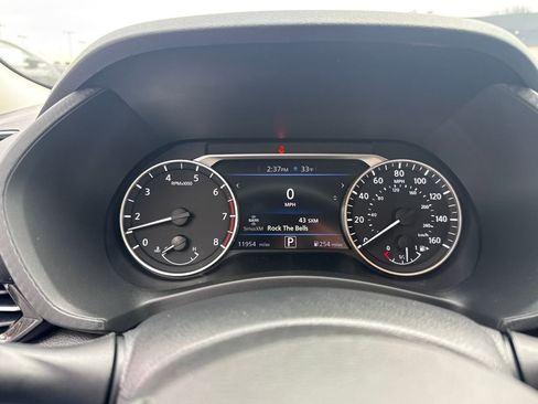 Used 2025 Nissan Sentra SR w/ SR Premium Package image 16