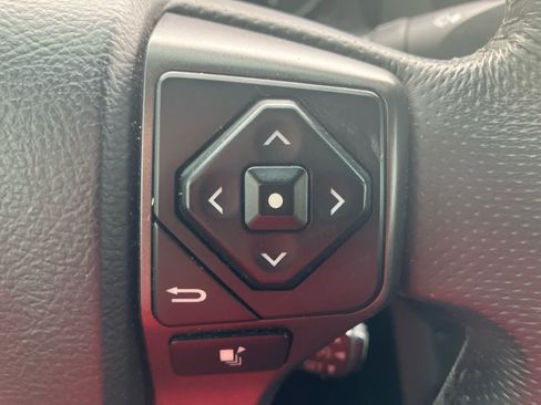 Used 2017 Toyota Tacoma TRD Off-Road w/ Tow Package AWD/4WD image 18