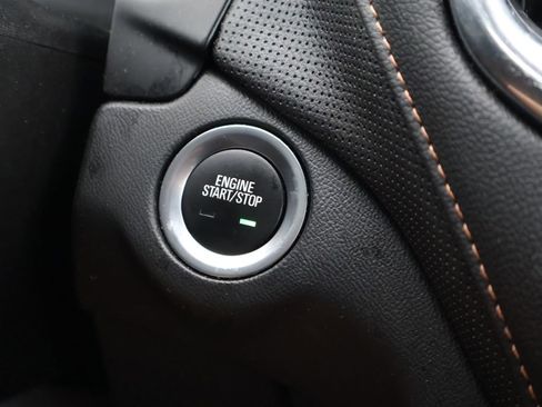 Used 2023 Chevrolet Equinox Premier AWD/4WD image 32