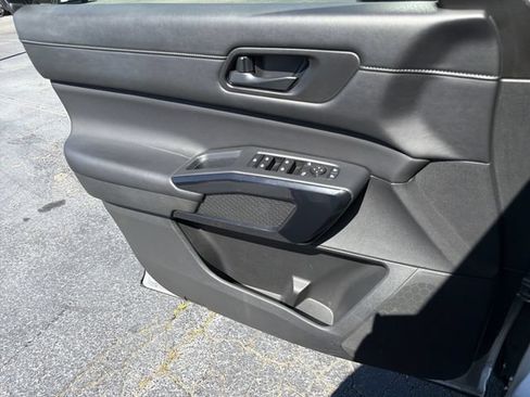Used 2025 Nissan Pathfinder SV AWD/4WD image 27