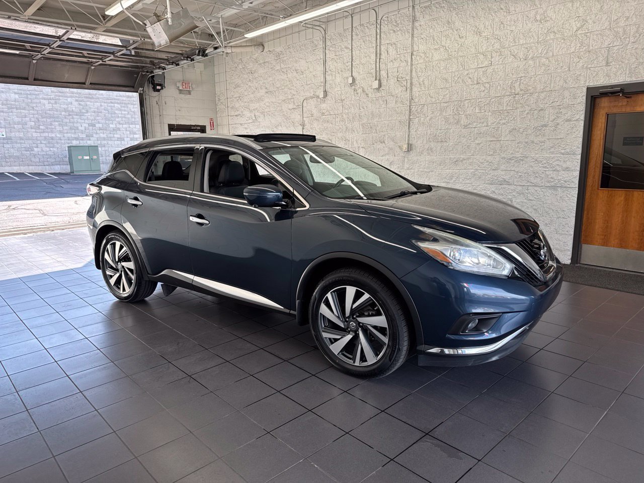 Used 2018 Nissan Murano Platinum w/ Cargo Package FWD image 1