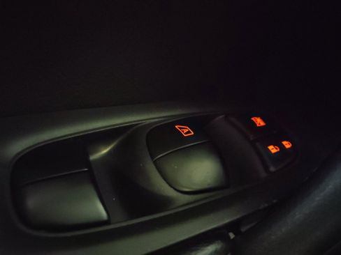 Used 2019 Nissan Rogue S image 27