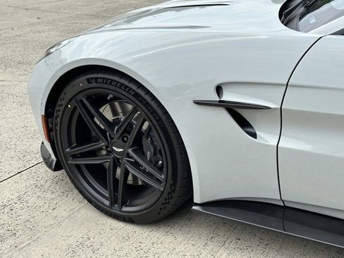 Used 2025 Aston Martin V8 Vantage Coupe image 9