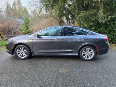 Used 2016 Chrysler 200 Limited w/ Convenience Group image 2