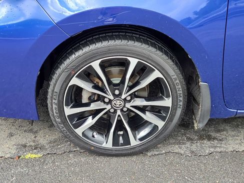 Used 2018 Toyota Corolla XSE FWD image 8