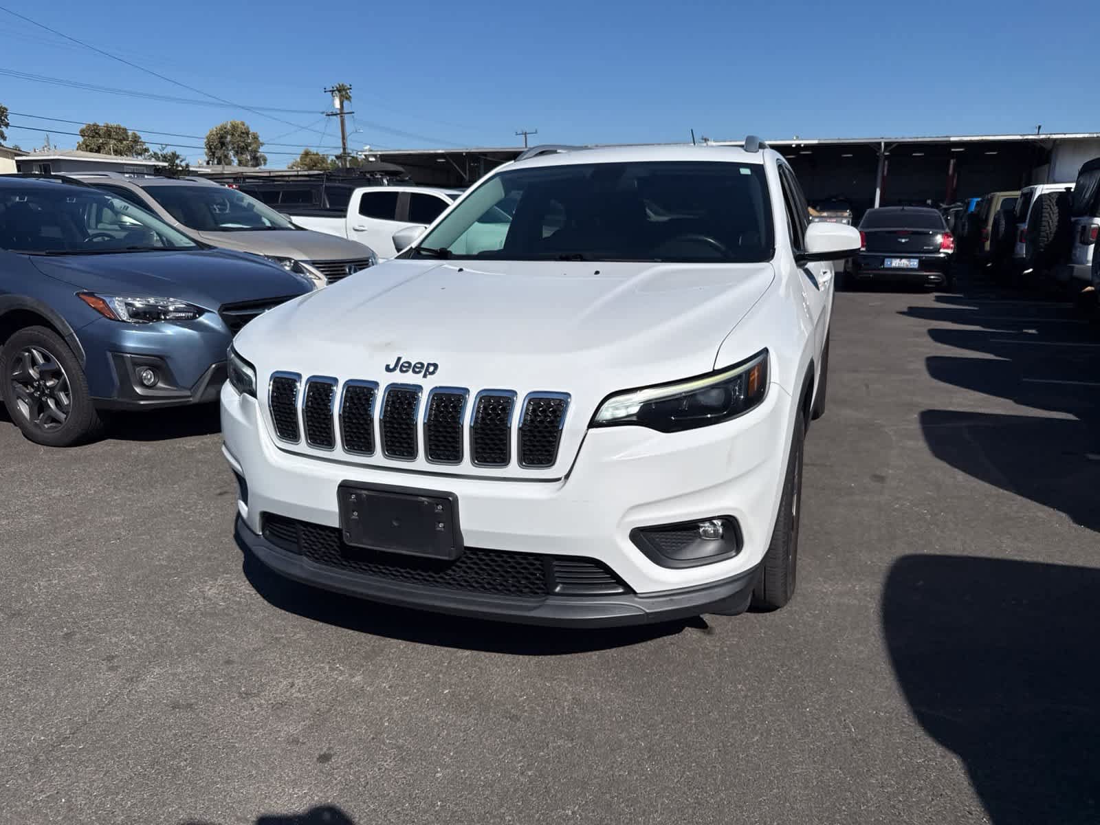 Used 2019 Jeep Cherokee Latitude Plus FWD image 2