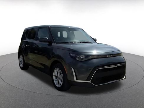 Used 2025 Kia Soul LX w/ LX Technology Package FWD image 2