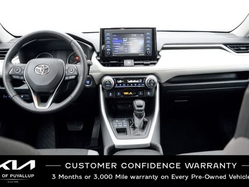 Used 2021 Toyota RAV4 XLE w/ XLE Grade Weather Package AWD/4WD image 17