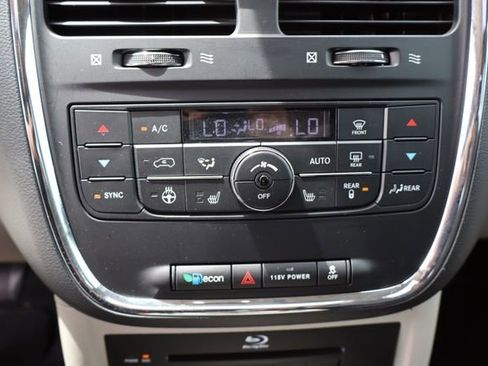 Used 2016 Chrysler Town & Country Touring-L FWD image 25