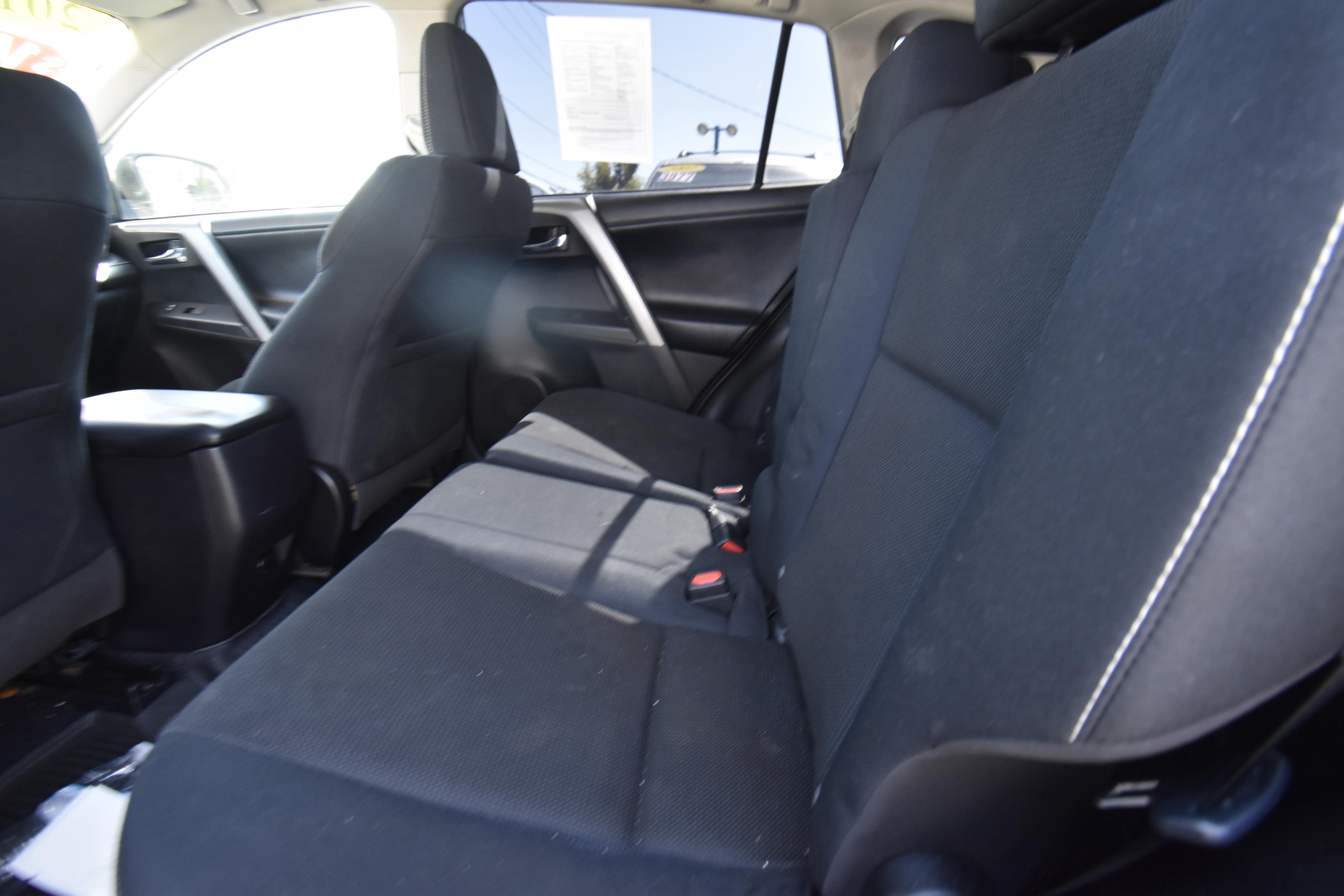 Used 2018 Toyota RAV4 XLE w/ Plus Extra Value Package FWD image 9