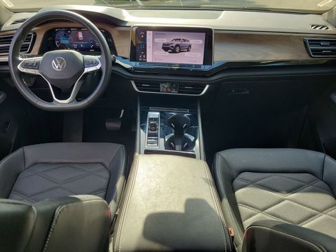 Used 2024 Volkswagen Atlas SE image 13