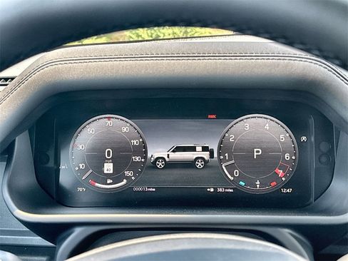 Used 2025 Land Rover Defender 110 S image 22
