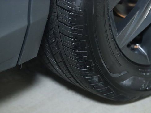 Used 2024 Volkswagen Tiguan SE image 39