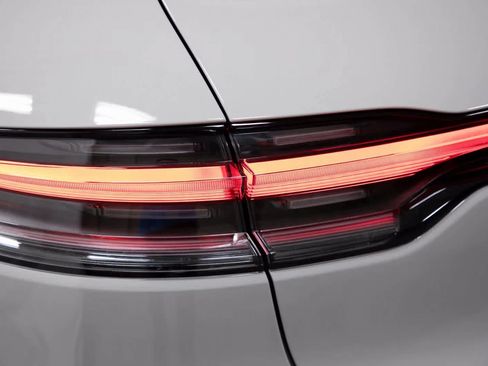 Certified 2025 Porsche Macan image 34