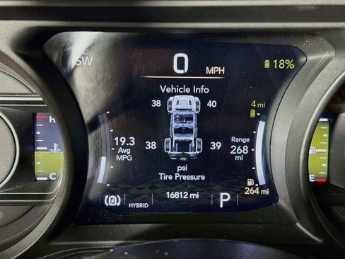 Used 2024 Jeep Wrangler Unlimited Sahara w/ Safety Group AWD/4WD image 38