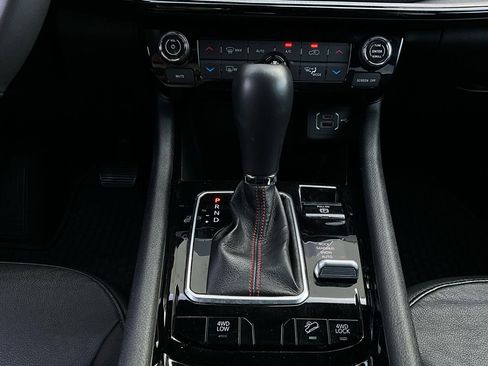 Used 2025 Jeep Compass Trailhawk image 24