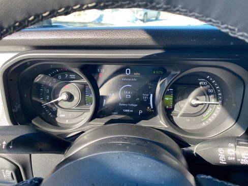 Used 2025 Jeep Wrangler Willys image 17