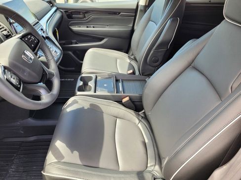 New 2026 Honda Odyssey Touring image 11