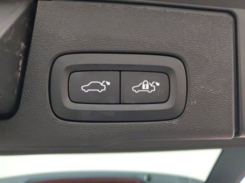 Certified 2023 Volvo XC60 B5 Plus w/ Protection Package Premier image 12