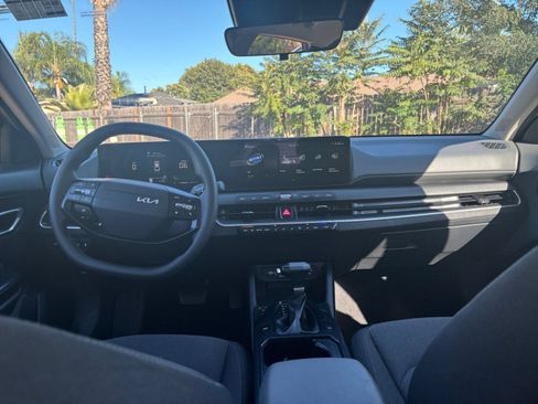 Used 2025 Kia K4 FWD image 33