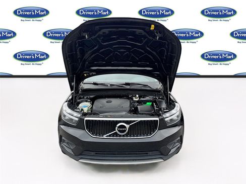 Used 2022 Volvo XC40 T5 Momentum image 34