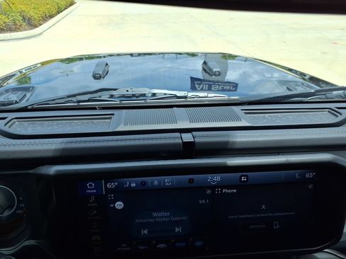 Used 2025 Jeep Wrangler Unlimited Sahara AWD/4WD image 29