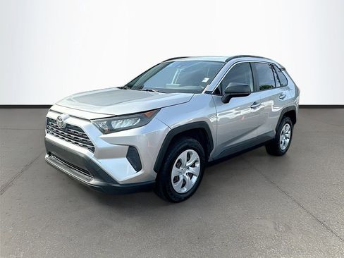 Used 2019 Toyota RAV4 LE FWD image 2