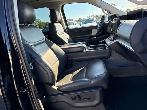 Used 2025 Ford Expedition Active image 27