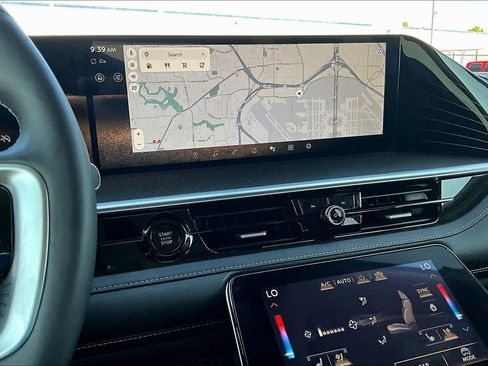 Certified 2025 INFINITI QX80 Luxe image 8