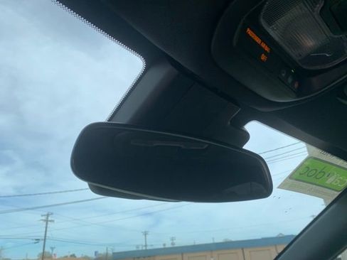 Used 2025 Buick Envista Preferred image 18