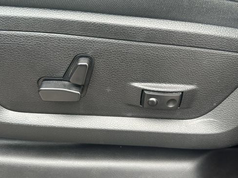 Used 2024 RAM 2500 Big Horn w/ Bed Utility Group image 14