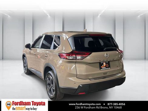 Used 2025 Nissan Rogue SV AWD/4WD image 5