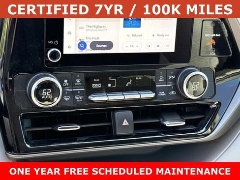 Used 2024 Toyota Highlander LE FWD image 21