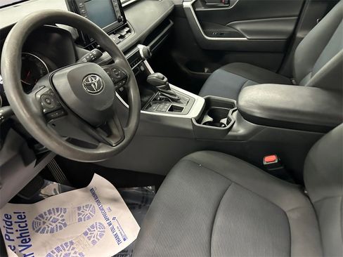 Used 2019 Toyota RAV4 LE image 10
