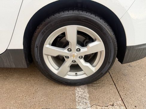Used 2015 Chevrolet Volt FWD image 41