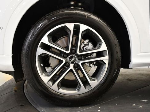 Used 2025 Audi Q5 Premium w/ Convenience Package image 13