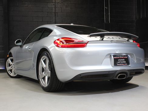 Used 2015 Porsche Cayman RWD image 12