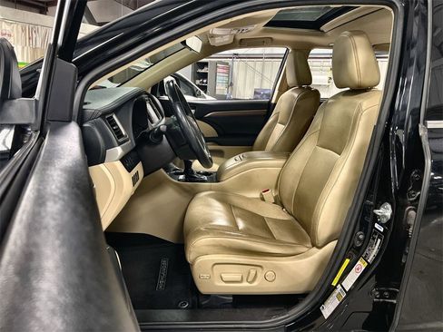 Used 2018 Toyota Highlander Limited image 12