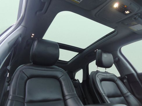 Used 2022 Lincoln Corsair Reserve w/ Equipment Group 201A image 30