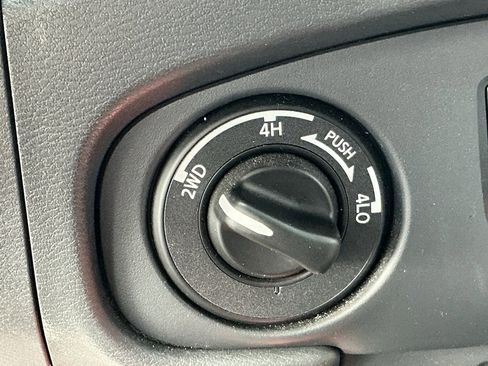 Used 2022 Nissan Frontier PRO-4X image 7