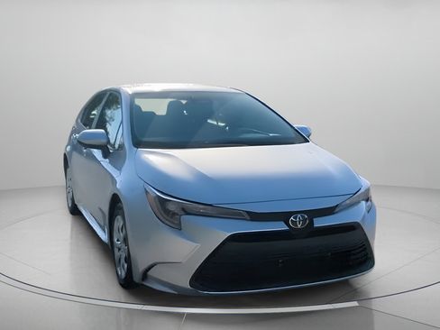 Used 2024 Toyota Corolla LE image 3
