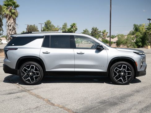 New 2026 Chevrolet Traverse High Country image 3