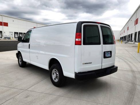 Used 2018 Chevrolet Express 2500 RWD image 7