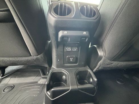 Used 2021 Jeep Gladiator Willys image 15